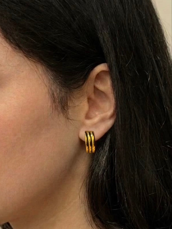 Ribbed Curve Clip-on Earrings