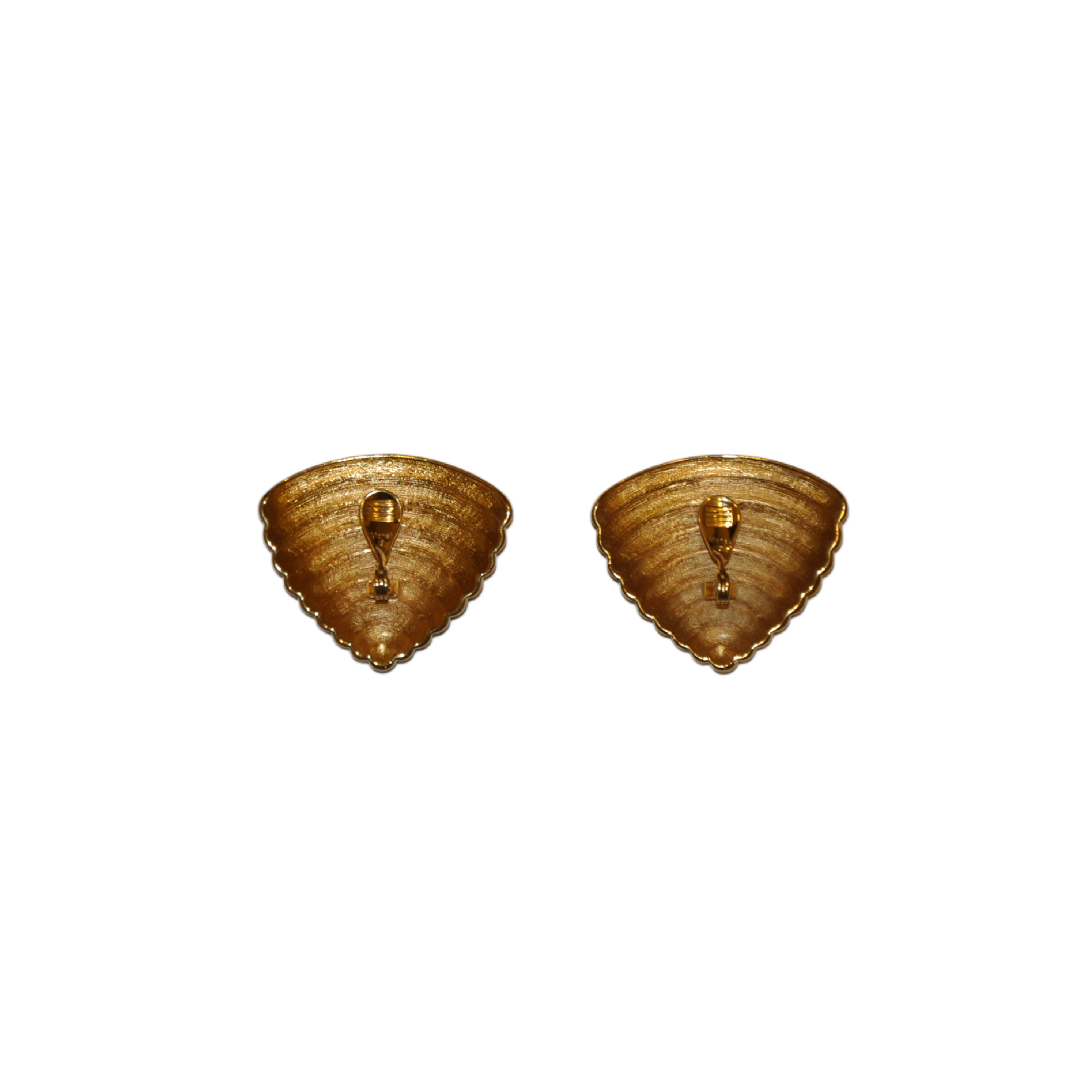 Large Ribbed Triangle Clip-on Earrings